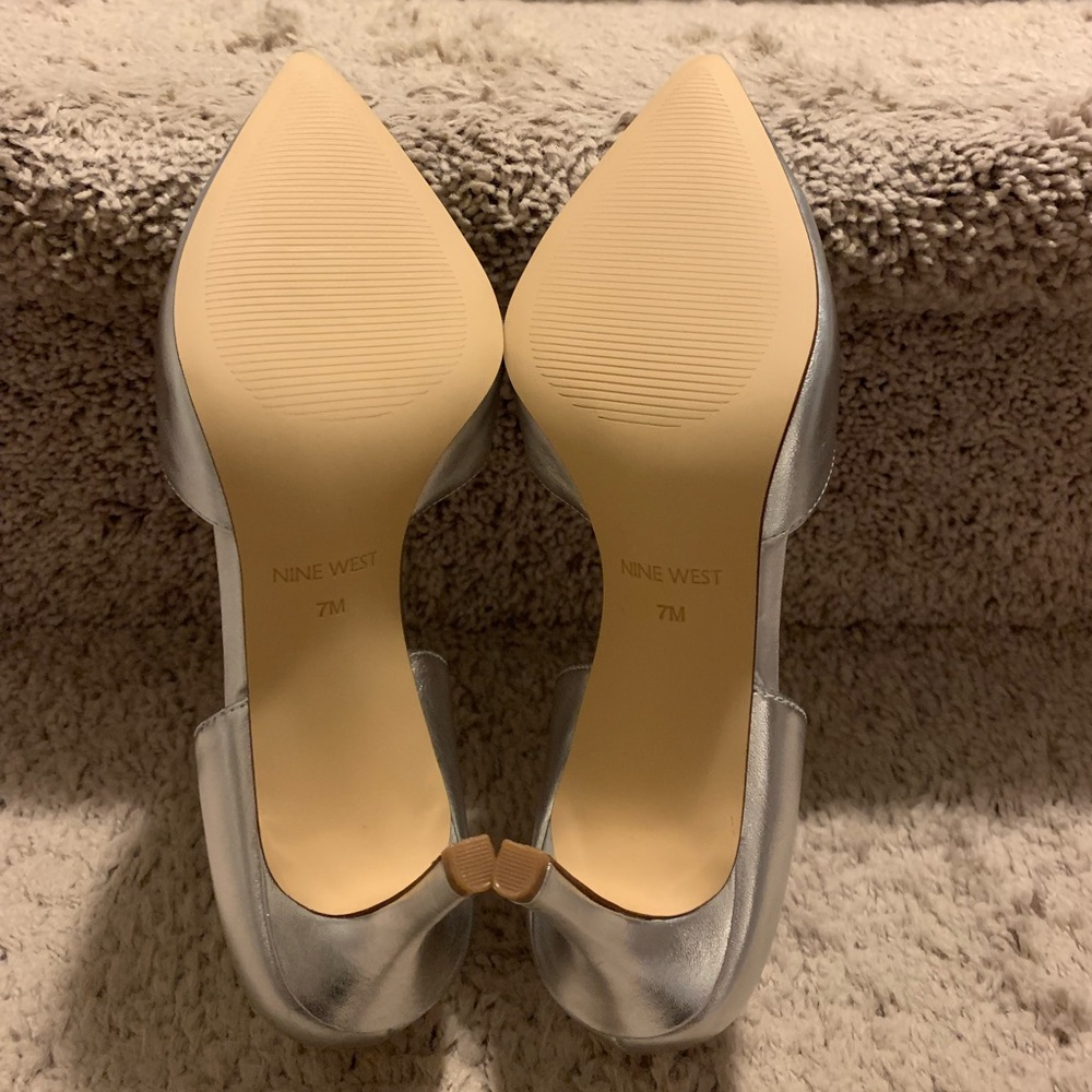 🎉Host Pick🎉 Nine West - Metallic Silver Heels - Picture 8 of 8